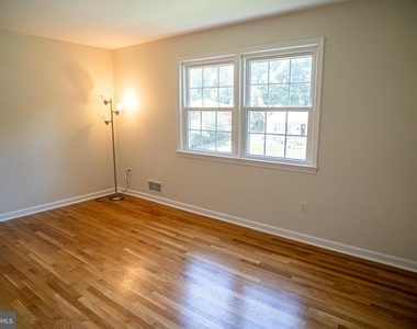 5012 Larno Drive - Photo Thumbnail 52