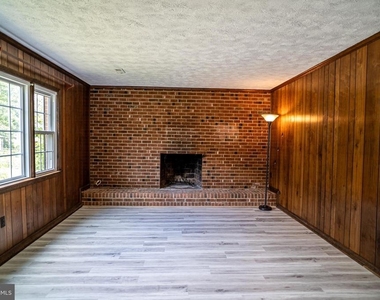 5012 Larno Drive - Photo Thumbnail 9