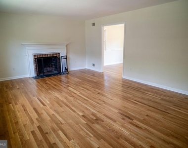 5012 Larno Drive - Photo Thumbnail 27