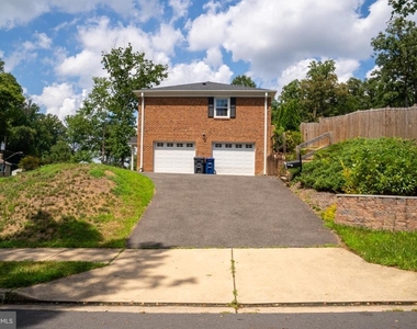 5012 Larno Drive - Photo Thumbnail 3