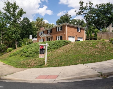 5012 Larno Drive - Photo Thumbnail 2