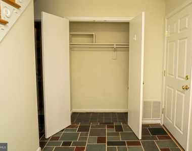 5012 Larno Drive - Photo Thumbnail 6