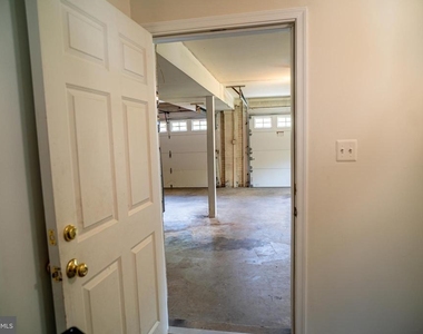 5012 Larno Drive - Photo Thumbnail 17