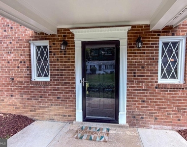5012 Larno Drive - Photo Thumbnail 5