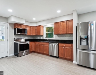 2226 Westwood Place - Photo Thumbnail 4