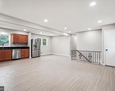 2226 Westwood Place - Photo Thumbnail 5