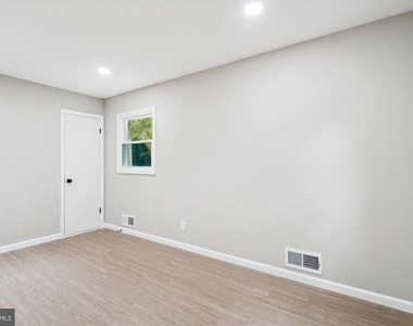 2226 Westwood Place - Photo Thumbnail 12