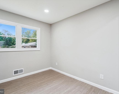 2226 Westwood Place - Photo Thumbnail 9