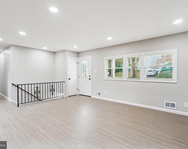 2226 Westwood Place - Photo Thumbnail 6