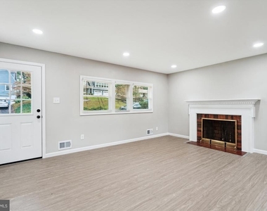 2226 Westwood Place - Photo Thumbnail 8