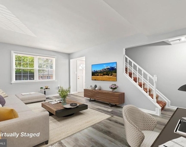 9904 Hagel Circle - Photo Thumbnail 6