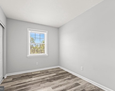 9904 Hagel Circle - Photo Thumbnail 24