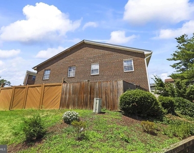 9904 Hagel Circle - Photo Thumbnail 26