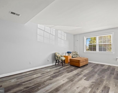9904 Hagel Circle - Photo Thumbnail 5
