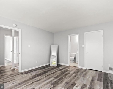 9904 Hagel Circle - Photo Thumbnail 16
