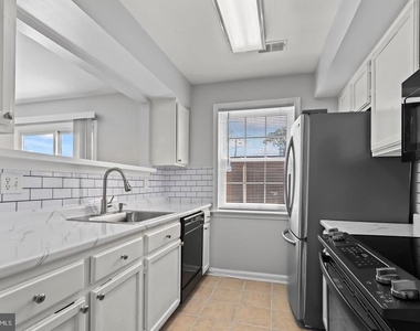 9904 Hagel Circle - Photo Thumbnail 12