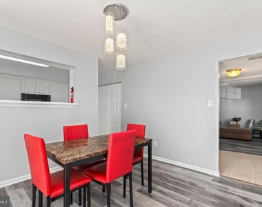 9904 Hagel Circle - Photo Thumbnail 10