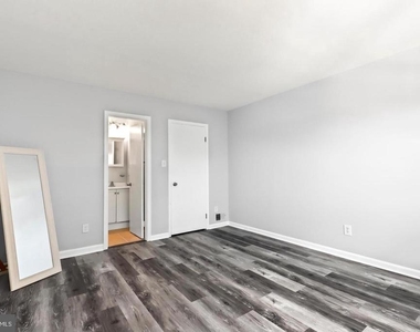 9904 Hagel Circle - Photo Thumbnail 15