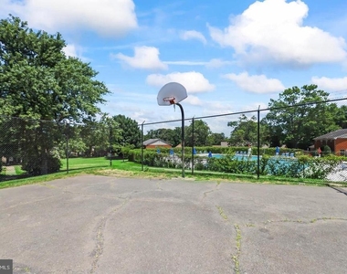 9904 Hagel Circle - Photo Thumbnail 27