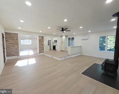 10027 W Constable Court - Photo Thumbnail 7