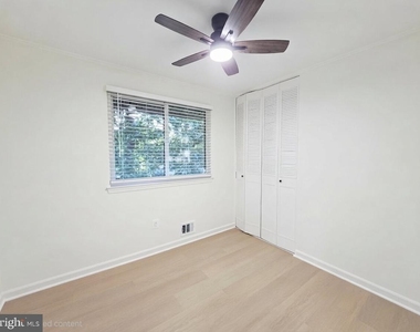 10027 W Constable Court - Photo Thumbnail 14