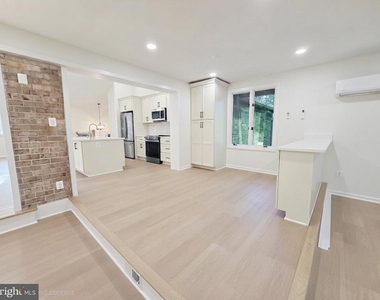 10027 W Constable Court - Photo Thumbnail 8
