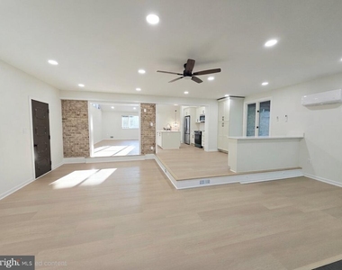 10027 W Constable Court - Photo Thumbnail 6