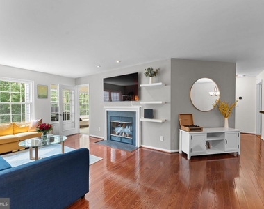 7501 Ashby Lane - Photo Thumbnail 3
