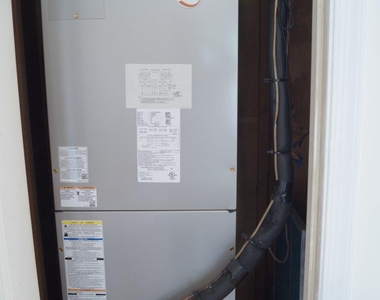 402 Forest Court - Photo Thumbnail 18
