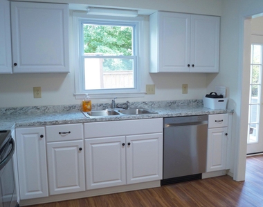 402 Forest Court - Photo Thumbnail 15