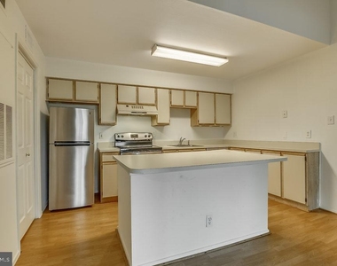 3305 Wyndham Circle - Photo Thumbnail 8