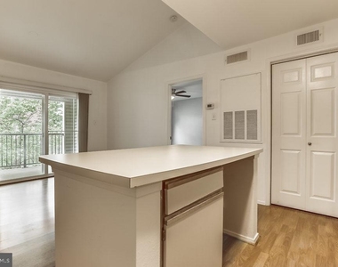3305 Wyndham Circle - Photo Thumbnail 12
