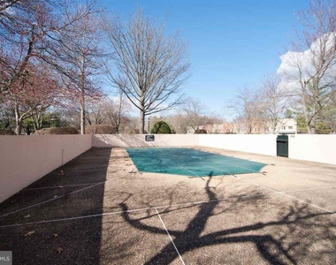 1566 Garden Court - Photo Thumbnail 18