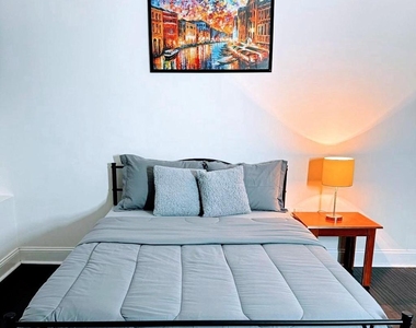 1832 Green Street - Photo Thumbnail 9