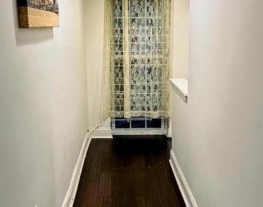 1832 Green Street - Photo Thumbnail 6