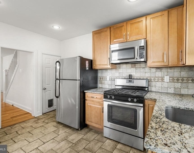 2426 E Indiana Avenue - Photo Thumbnail 12