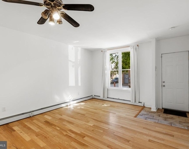 2426 E Indiana Avenue - Photo Thumbnail 5