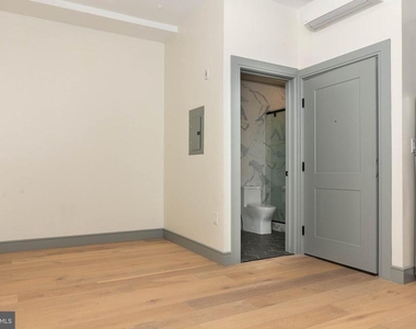 327 S 16th Street - Photo Thumbnail 3