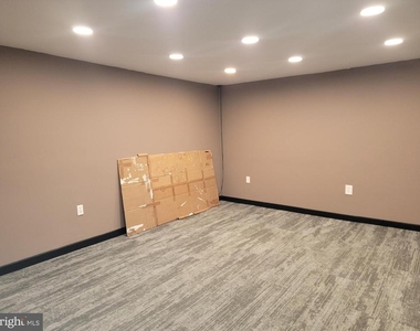 4517 N Hedgerow Drive - Photo Thumbnail 8