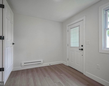 21 21 & 23 Harding Avenue - Photo Thumbnail 16