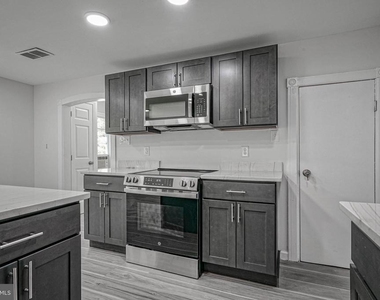 21 21 & 23 Harding Avenue - Photo Thumbnail 28