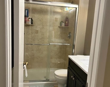 8 Avon Drive - Photo Thumbnail 7