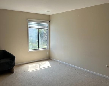 8 Avon Drive - Photo Thumbnail 4