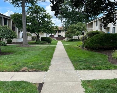 8 Avon Drive - Photo Thumbnail 1