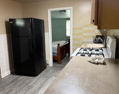 607 2nd Ave, Unit B - Photo Thumbnail 4