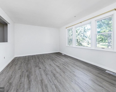 1445 Boxwood Drive - Photo Thumbnail 9