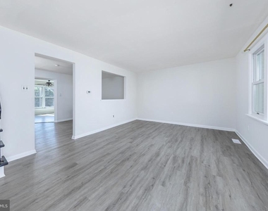 1445 Boxwood Drive - Photo Thumbnail 8