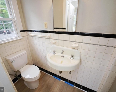 308 N Division Street - Photo Thumbnail 18