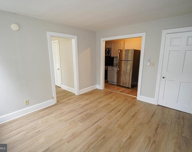 308 N Division Street - Photo Thumbnail 6