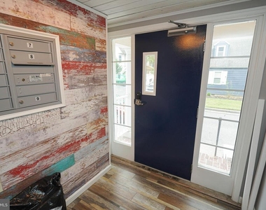308 N Division Street - Photo Thumbnail 2